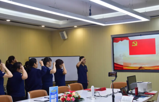 忆初心，，，，，，，，守党纪，，，，，，，，赶考路上勇毅行